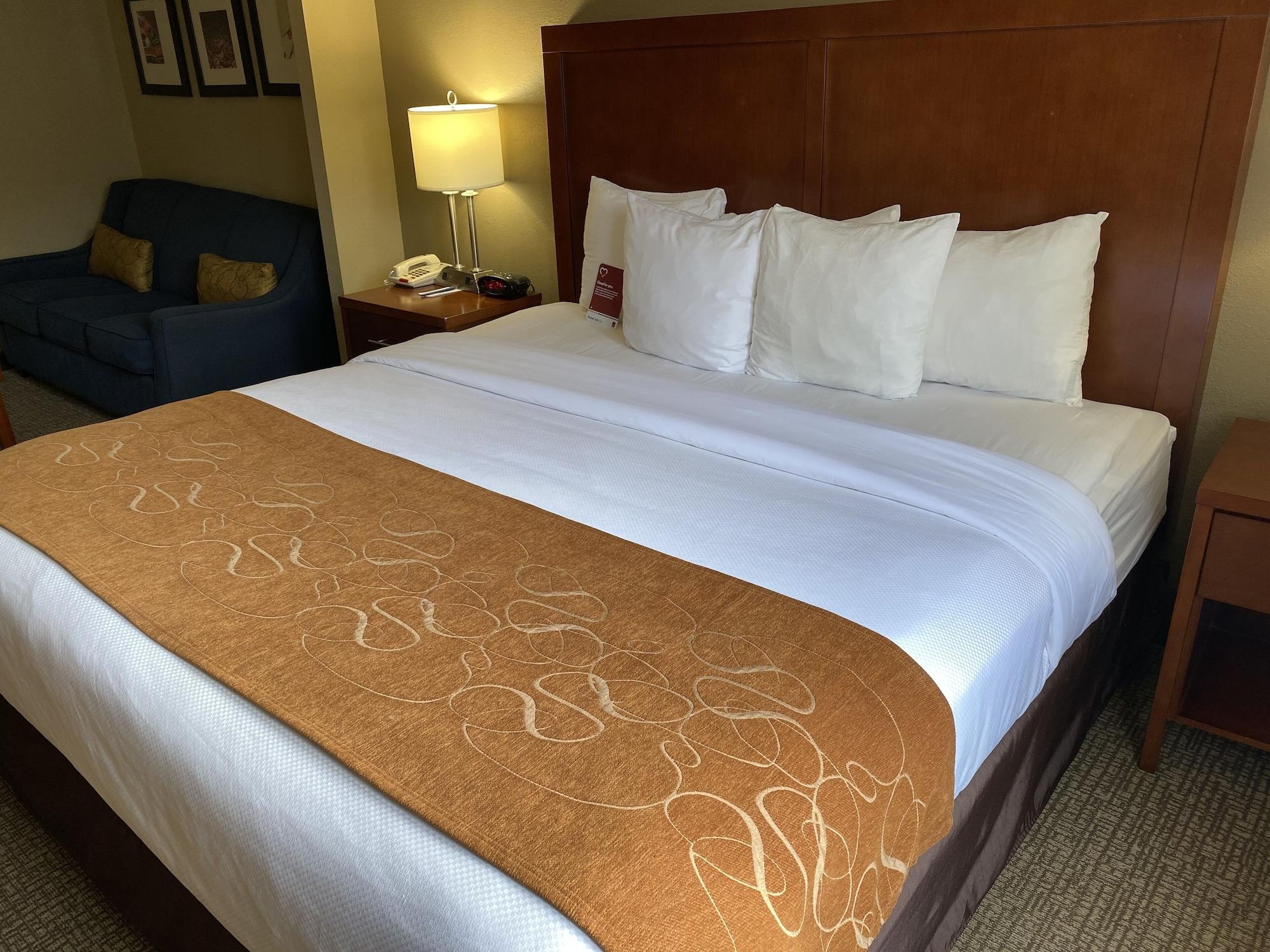 Comfort Suites Near Casinos Norwich Extérieur photo