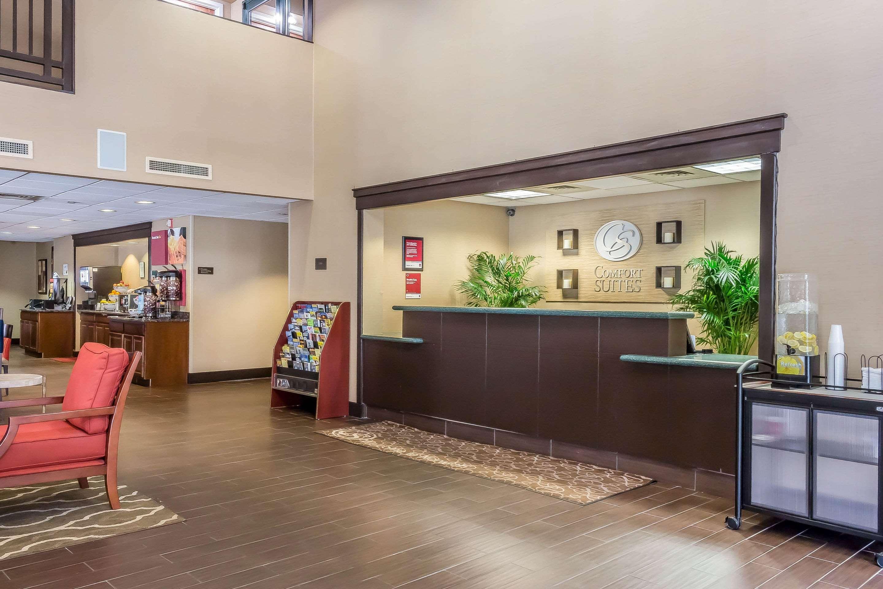 Comfort Suites Near Casinos Norwich Extérieur photo